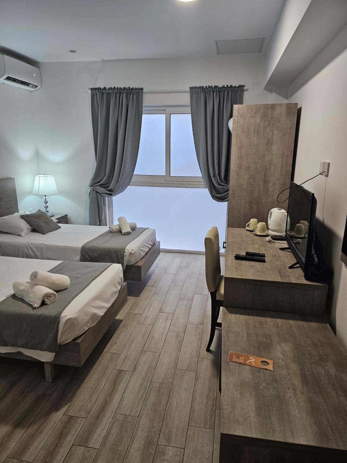 Napoli Suites Studios Aparthotel Saint Julian's Bagian luar foto