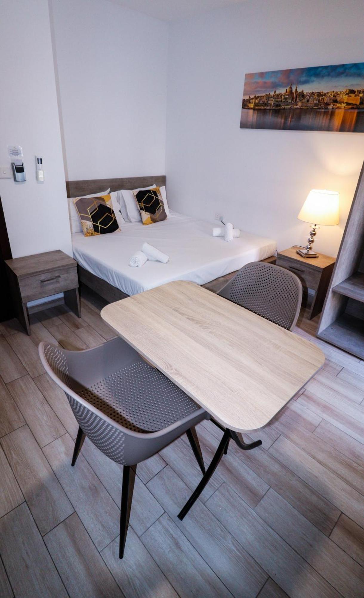 Napoli Suites Studios Aparthotel Saint Julian's Bagian luar foto