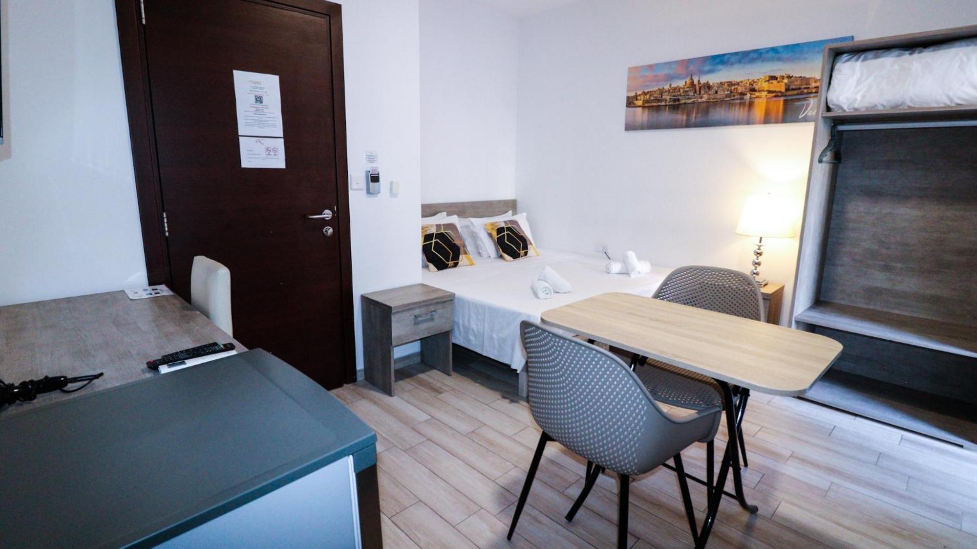 Napoli Suites Studios Aparthotel Saint Julian's Bagian luar foto