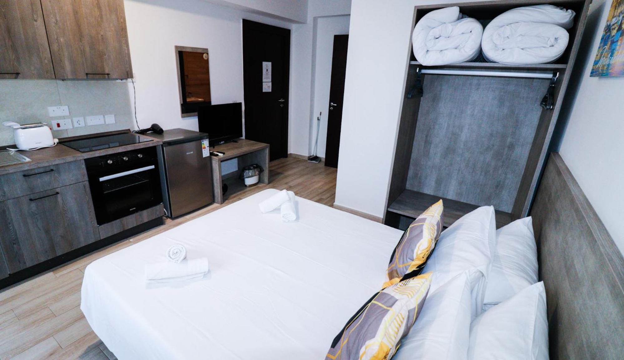 Napoli Suites Studios Aparthotel Saint Julian's Bagian luar foto
