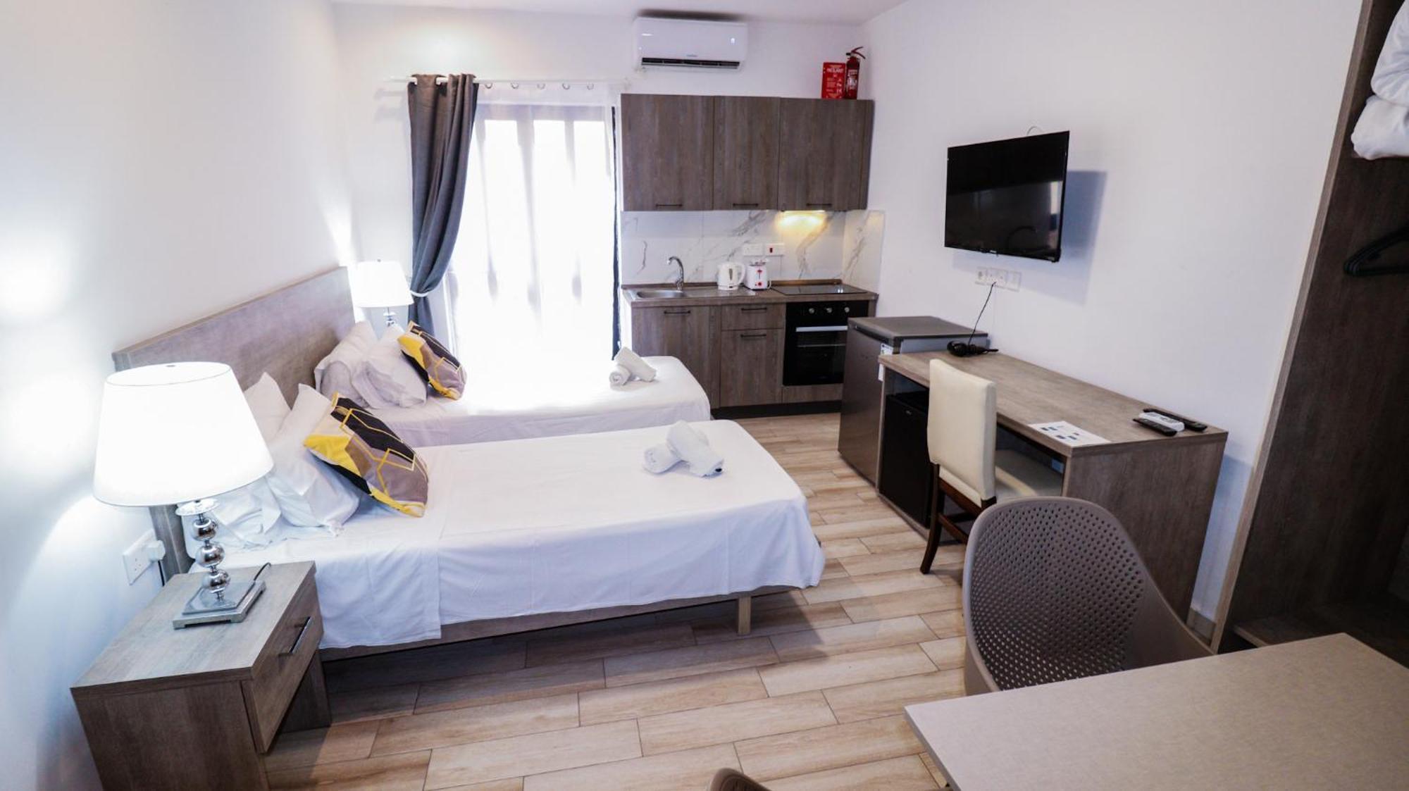 Napoli Suites Studios Aparthotel Saint Julian's Bagian luar foto