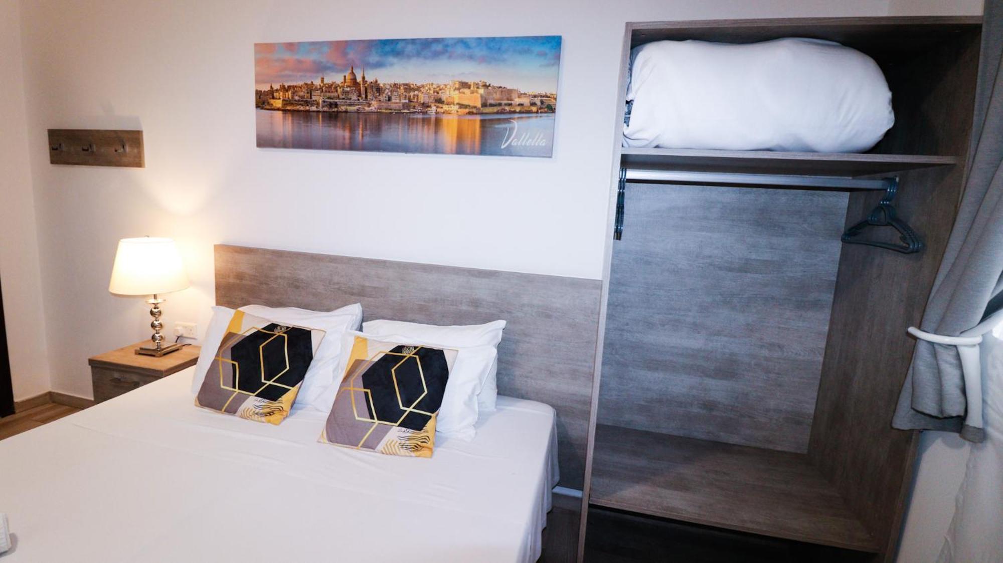 Napoli Suites Studios Aparthotel Saint Julian's Bagian luar foto