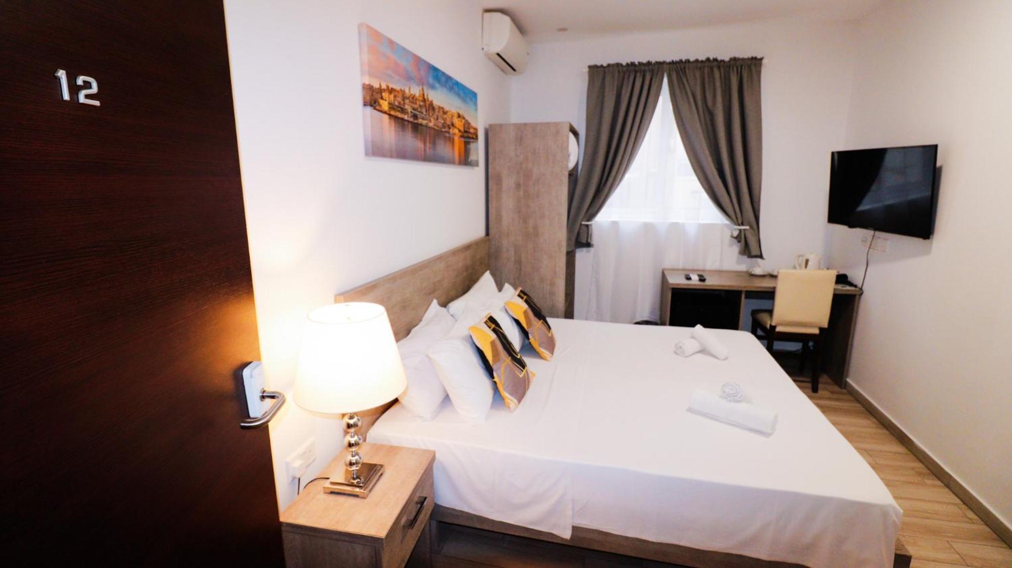 Napoli Suites Studios Aparthotel Saint Julian's Bagian luar foto
